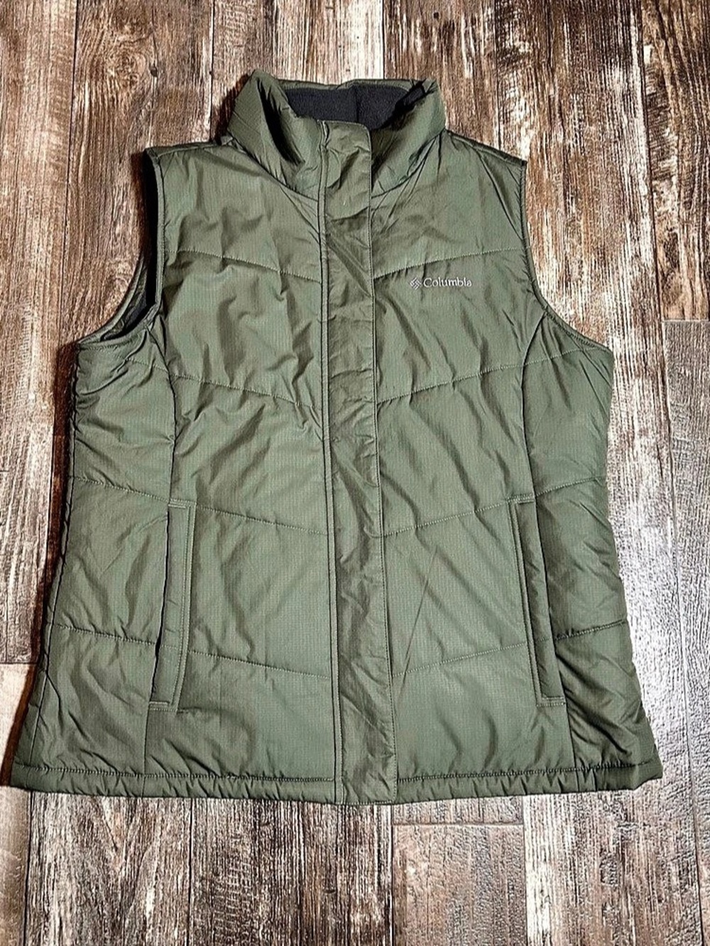 Columbia Quilted Vest in Green XL Like New